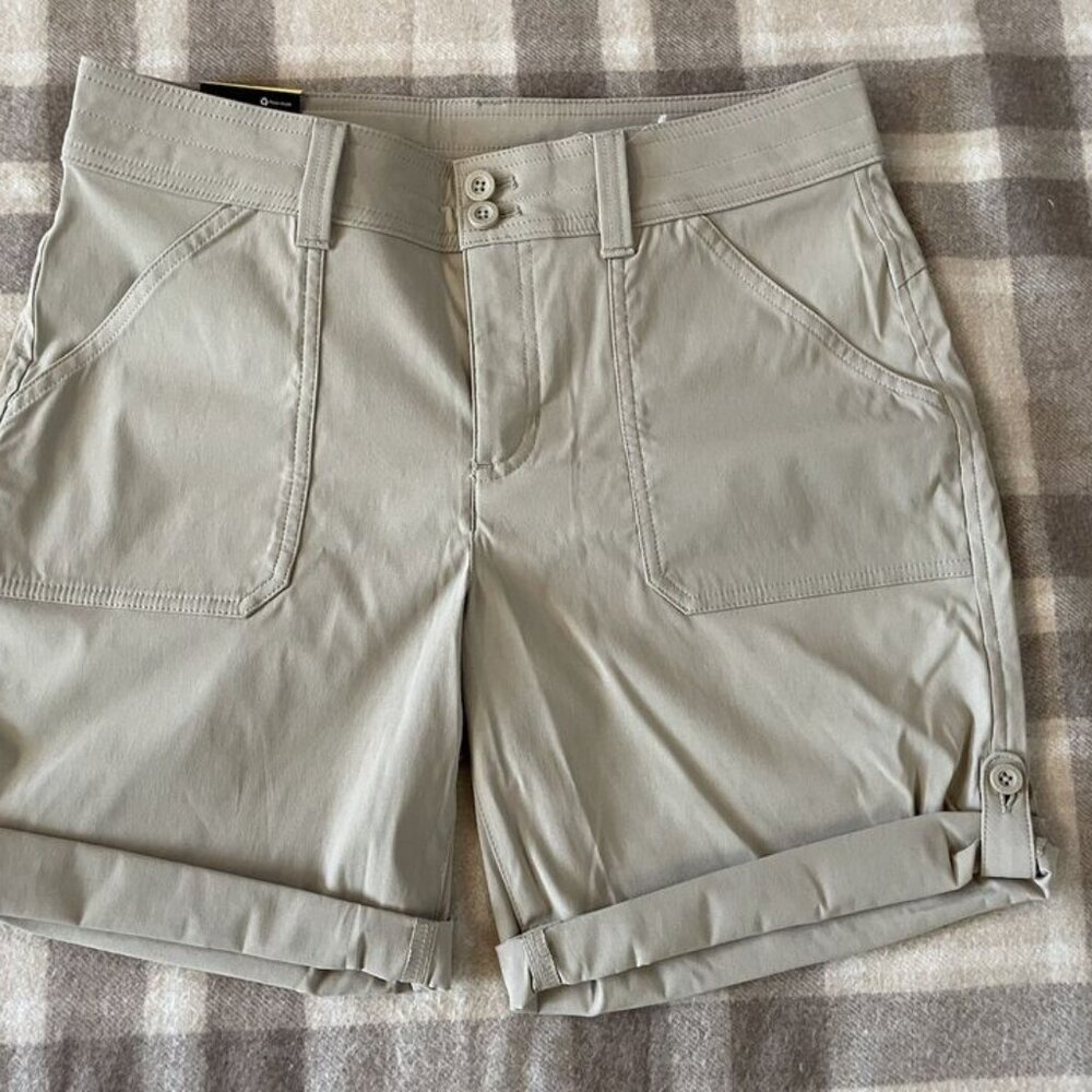 Eddie Bauer- Women’s Lightweight Adjustable Length Bermuda Short, Beige - Picture 5 of 8